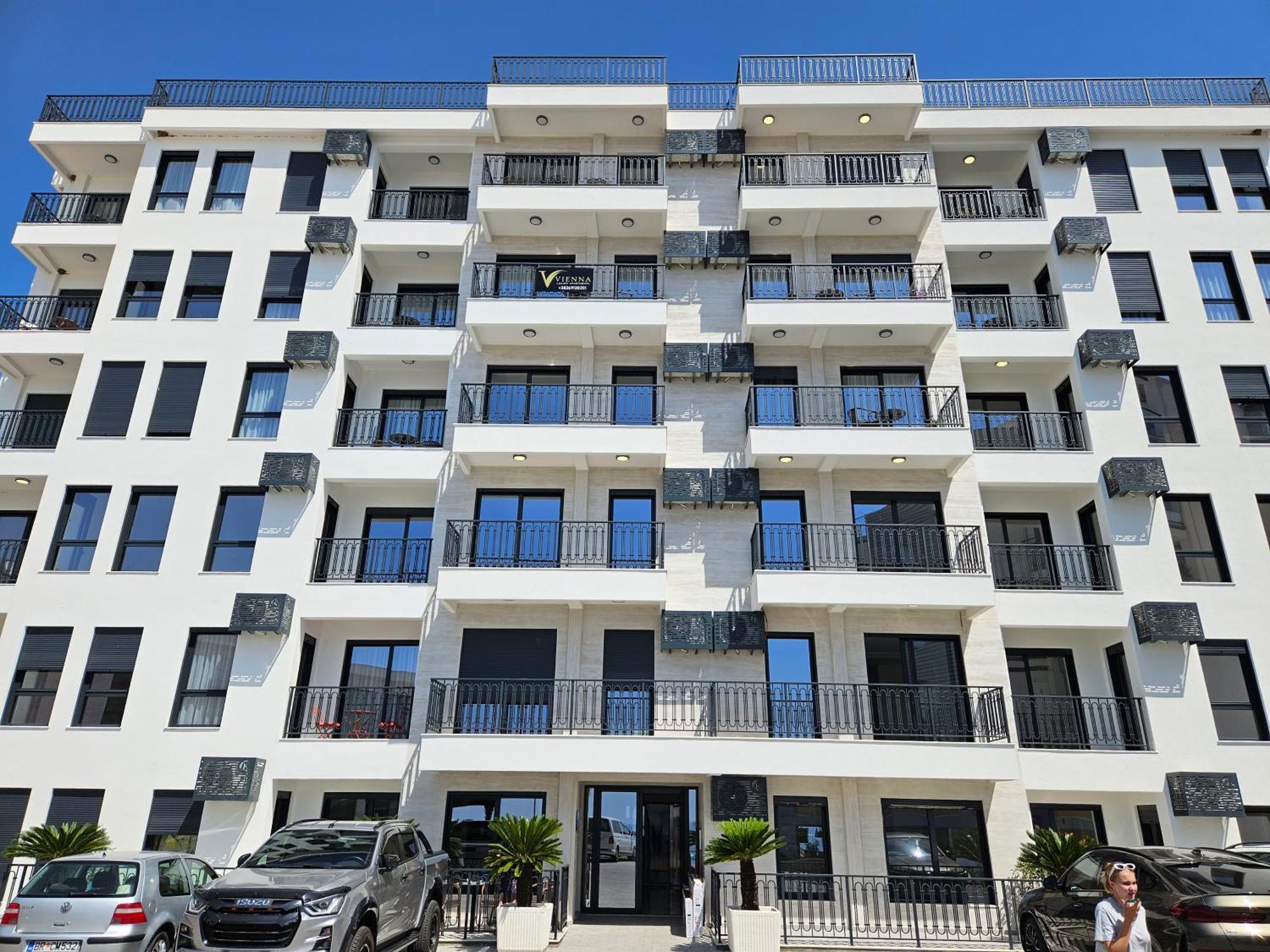 Vienna Luxury Apartments Добра вода Екстериор снимка