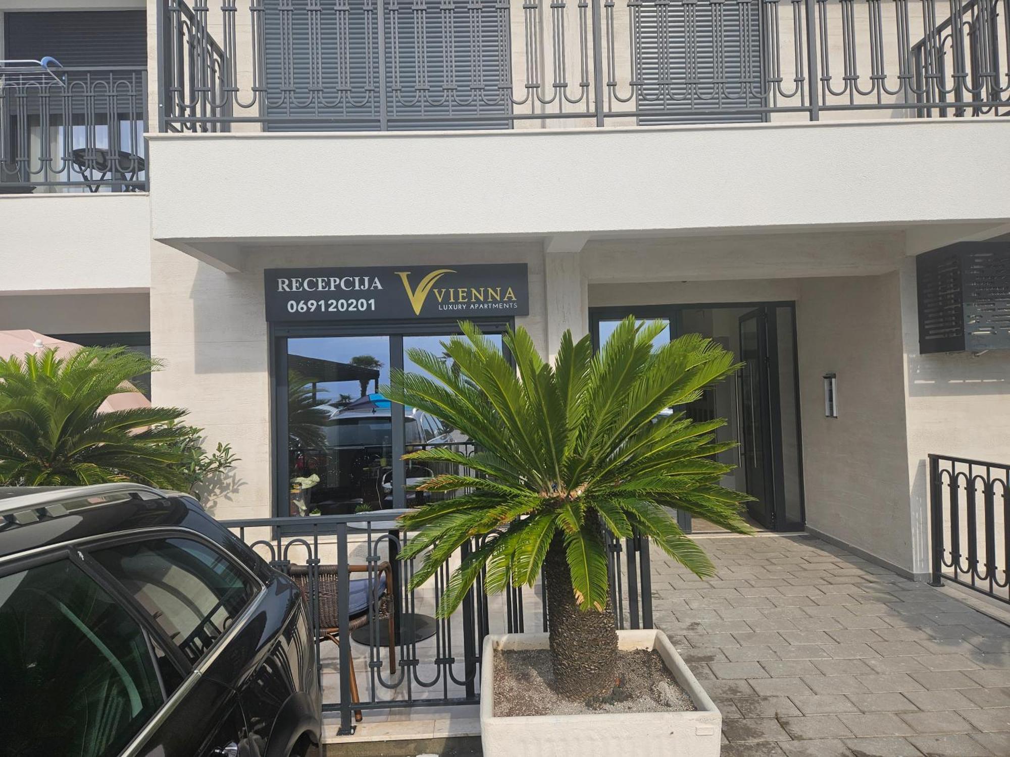 Vienna Luxury Apartments Добра вода Екстериор снимка