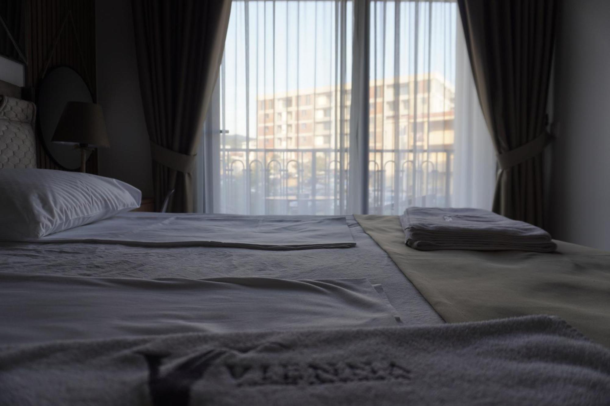 Vienna Luxury Apartments Добра вода Екстериор снимка