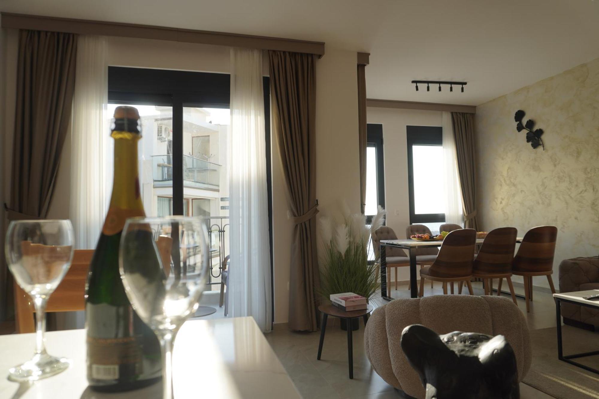 Vienna Luxury Apartments Добра вода Екстериор снимка